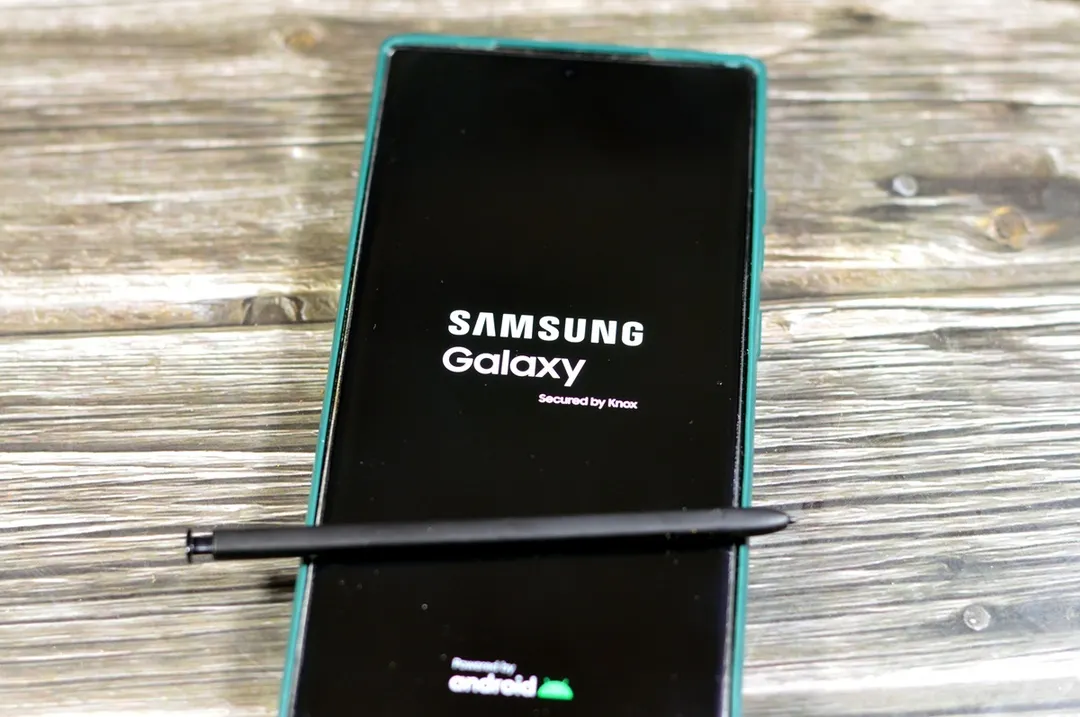 La compatibilidad con AirDrop llega a los dispositivos Samsung para agilizar transferencias.