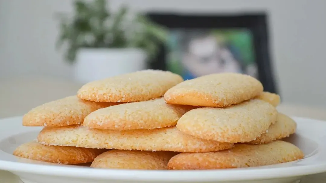 Las vainillas también se conocen como bizcochos de soletilla en esta receta.