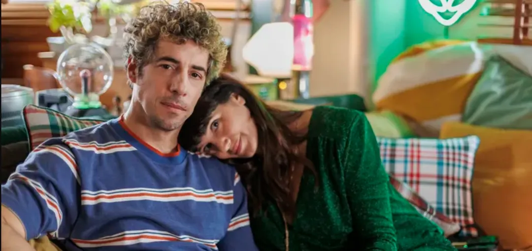 Para quienes prefieran quedarse en casa a ver una serie, Envidiosa con Griselda Siciliani y Esteban Lamothe es una buena opción para pasar el 9 de julio.