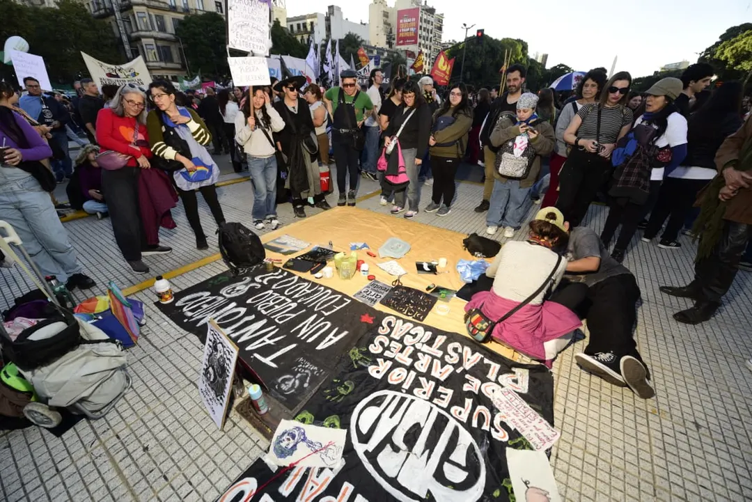 Banderas en la marcha universitaria.