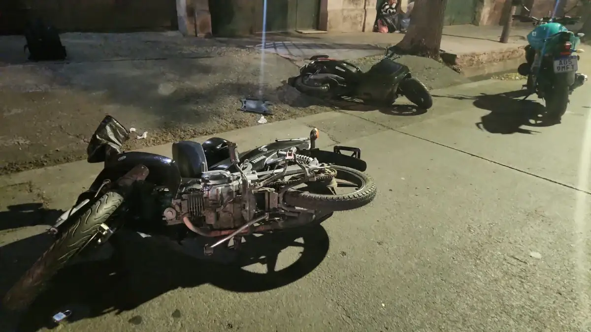 Accidente fatal en la Ciudad de Mendoza: una mujer murió por un choque entre dos motos