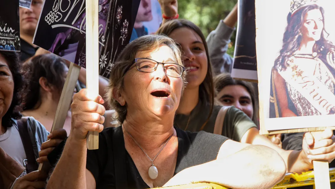 Personas de todas las edades acompañaron a las candidatas.