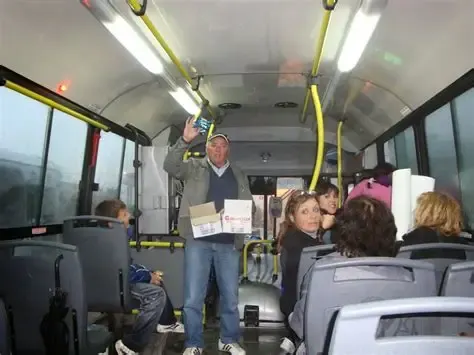 Un vendedor callejero tiene a veces 3 minutos de atención de alguien que viaje en el transporte público