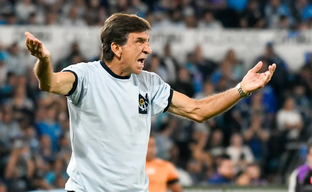 Costas le dejó un mensaje al hincha de Racing tras perder dos clásicos al hilo.