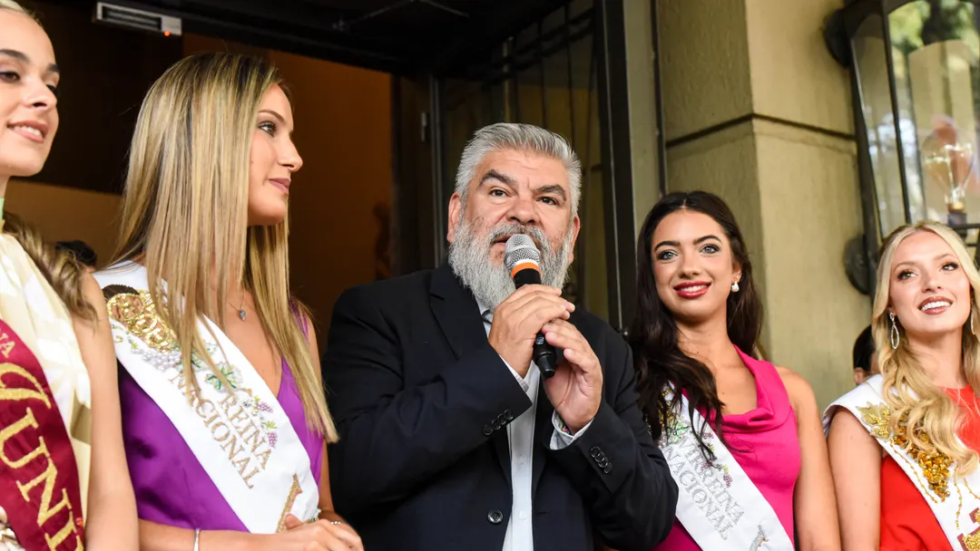 Diego Gareca brindando unas palabras a los presentes para dar inicio a la convivencia real.