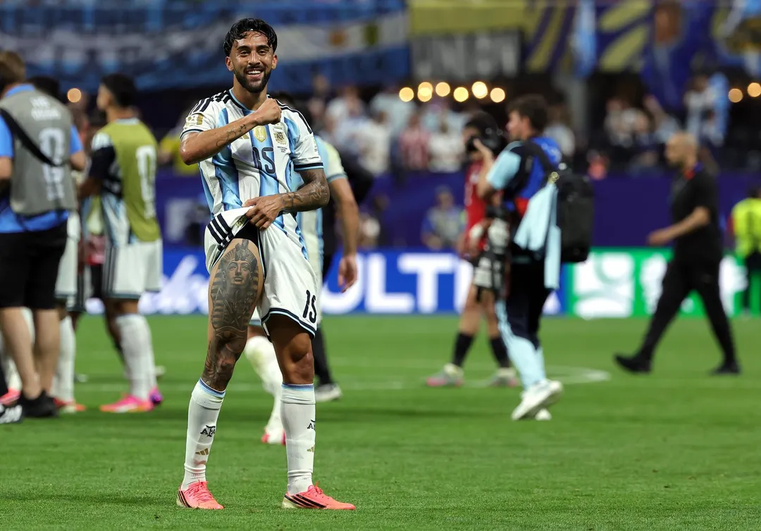 Nicolás González festeja la épica clasificación de la Selección argentina ante Egipto.