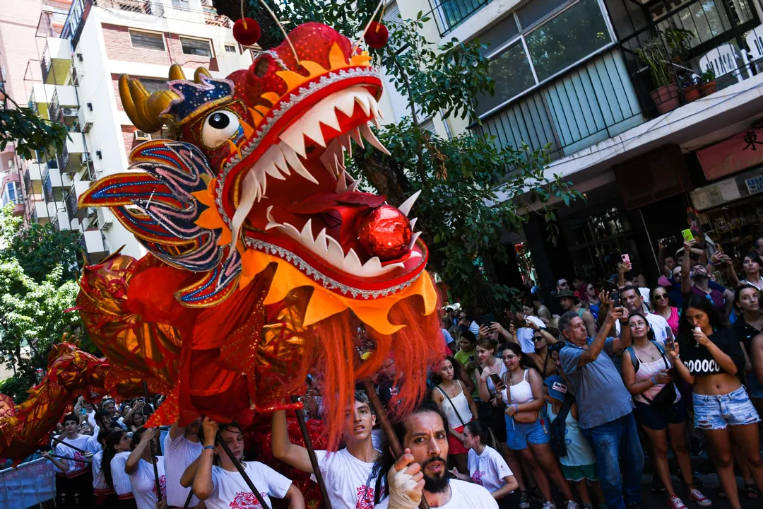 Miles de personas llegaron al Barrio Chino para participar de los festejos del Año del Dragón. Foto: Télam