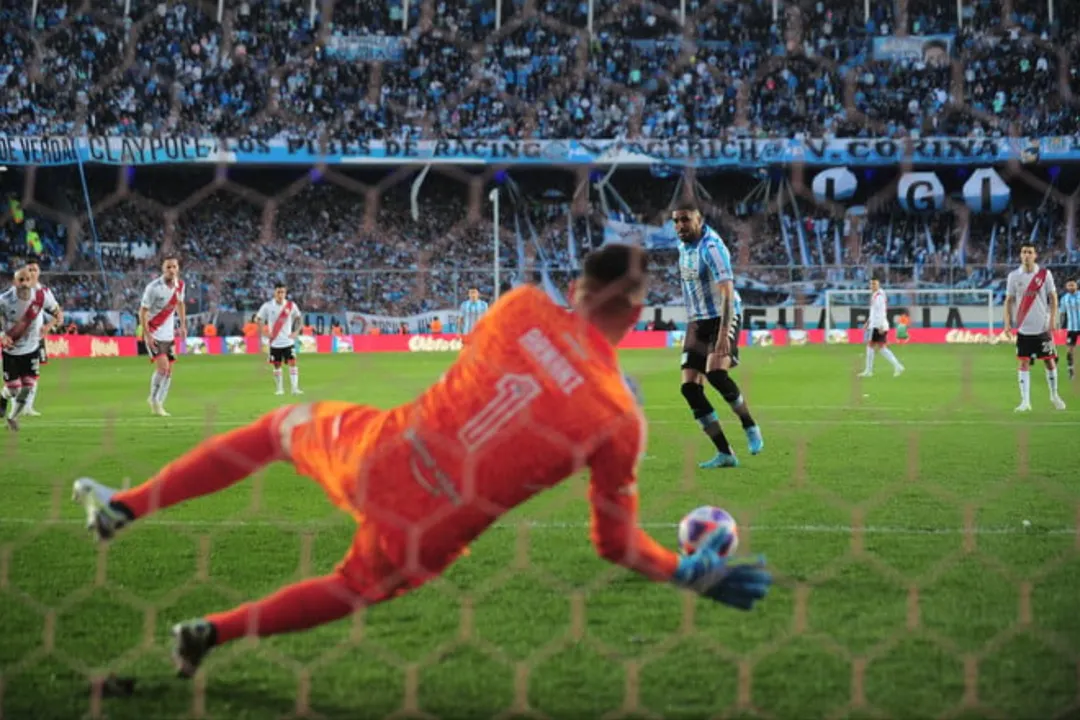 Armani se va de River como una leyenda.