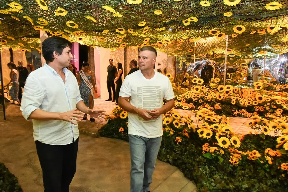 Diego Costarelli, intendente de Godoy Cruz, recorrió la muestra.