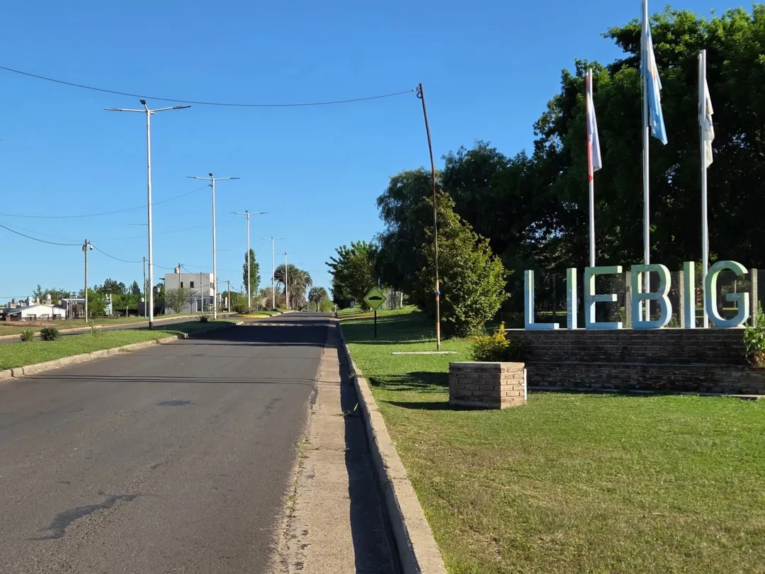 Pueblo Liebig es un pueblo entrerriano nacido alrededor de un histórico frigorífico de capitales ingleses.  
