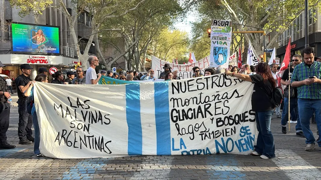 También se reclamó por el agua de Mendoza.