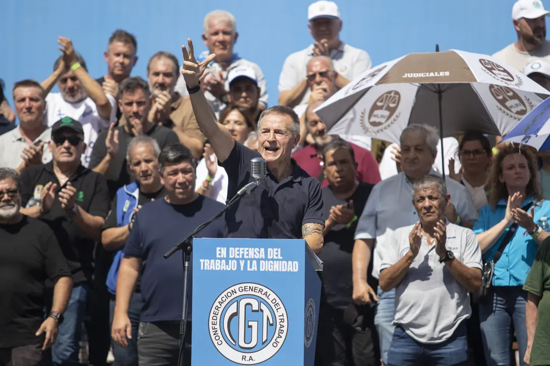 El jefe de Gabinete, Manuel Adorni, cruzó a la cúpula de la CGT por el cuarto paro general contra el Gobierno de Javier Milei.