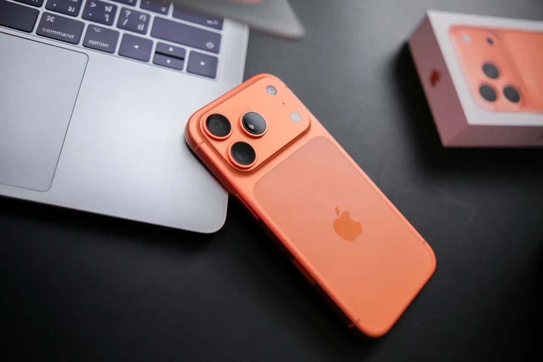 El iPhone 17 Pro Max incorpora cámaras de 48 MP y zoom óptico de 8x.