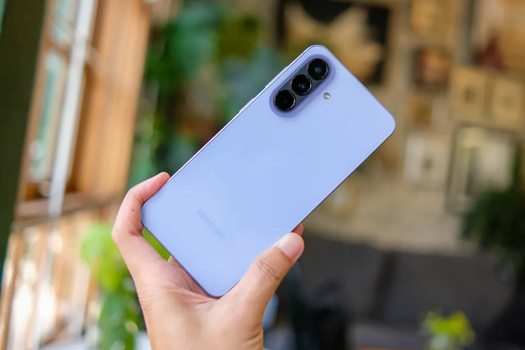Diseño en aluminio, resistencia IP68 y herramientas de IA destacan en el Galaxy A57.