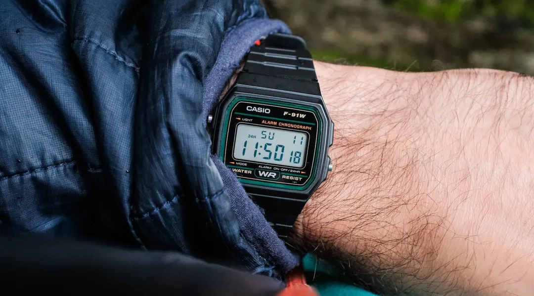 El kit para transformar el Casio F-91W cuesta desde 54,99 dólares y ofrece una batería de hasta 10 meses de duración con una pila CR2016.
