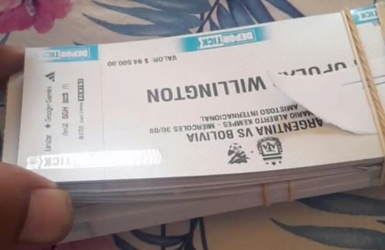 "No te duermas": en la publicación, el dirigente de San Miguel habría ofrecido entradas para los tres partidos.