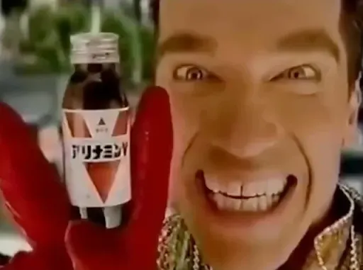 Arnold Schwarzenegger y el universo delirante de Alinamin V.