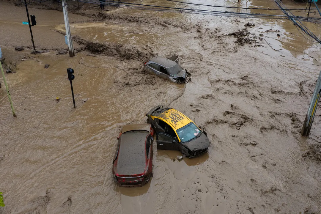 El aluvión sorprendió a vecinos de Las Condes.