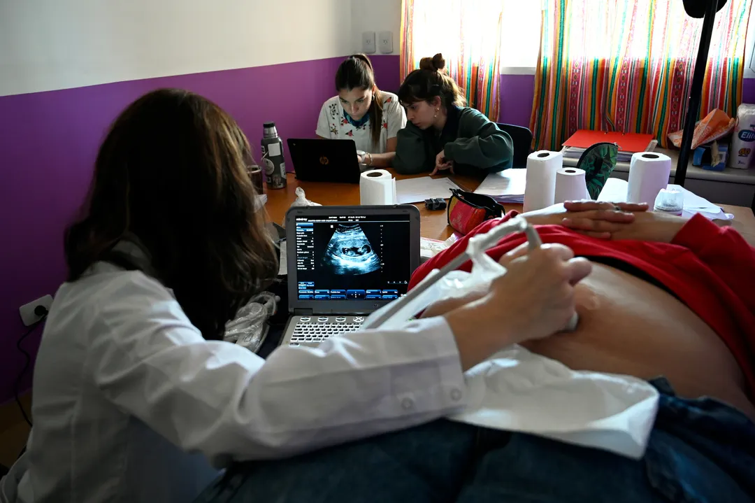 Desde 2006, Haciendo Camino trabaja para romper el círculo de la pobreza y la desnutrición infantil.