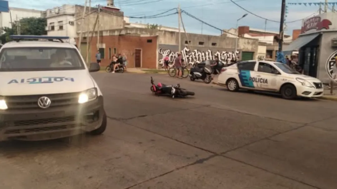 El terrible hecho fue captado por una de las cámaras de seguridad de la zona. 
