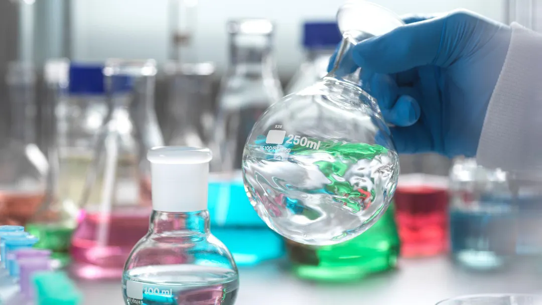 Mezclando moléculas en un laboratorio se pueden obtener aromas presentes en el espacio. 