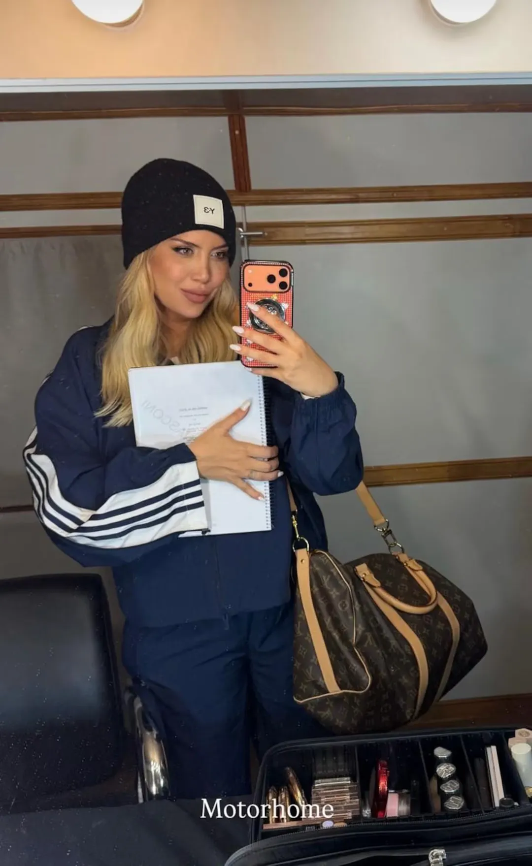 Mirá todos los accesorios de lujo que Wanda Nara usó en un solo día.