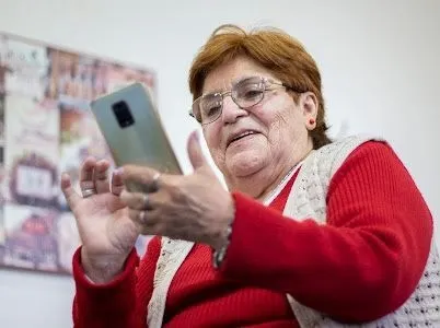 El organismo recomienda no compartir datos personales ni bancarios ante mensajes o contactos sospechosos. Foto: Archivo