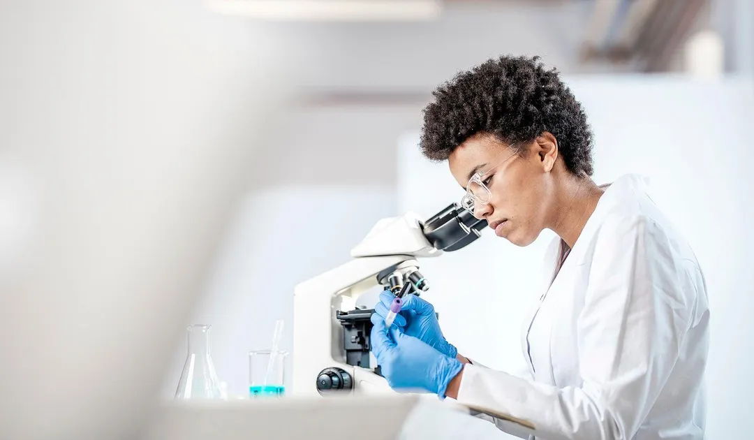 Grupos de científicos en todo el mundo están dedicados a estudiar el cáncer, prevenirlo y conseguir tratamientos efectivos.  