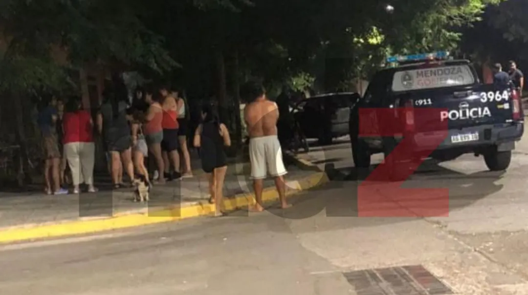 Los vecinos de Villa Nueva, conmocionados por el grave hecho durante la madrugada del 27 de diciembre. 