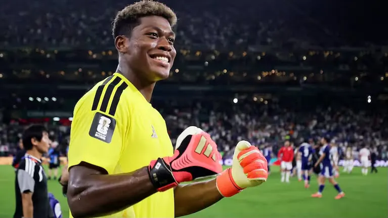 Aston Villa contrató a Zion Suzuki, arquero y figura de Japón en el Mundial 2026.