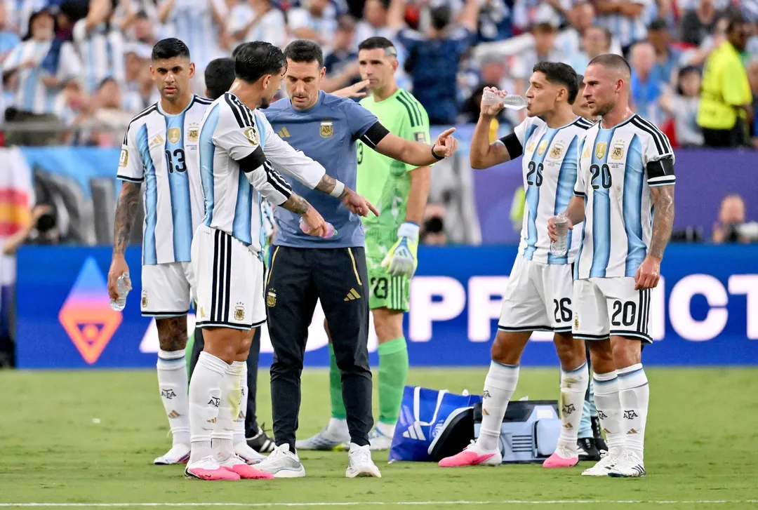 Lionel Scaloni comenzará a definir este lunes el equipo que buscará el pase a la final del Mundial 2026.