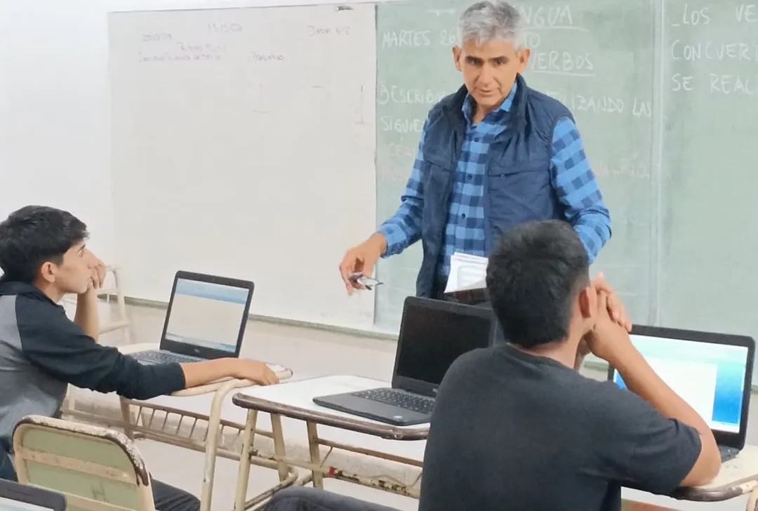 Profesor de computación y corredor apasionado por la educación, Daniel encontró en esas dos vocaciones, enseñar y correr