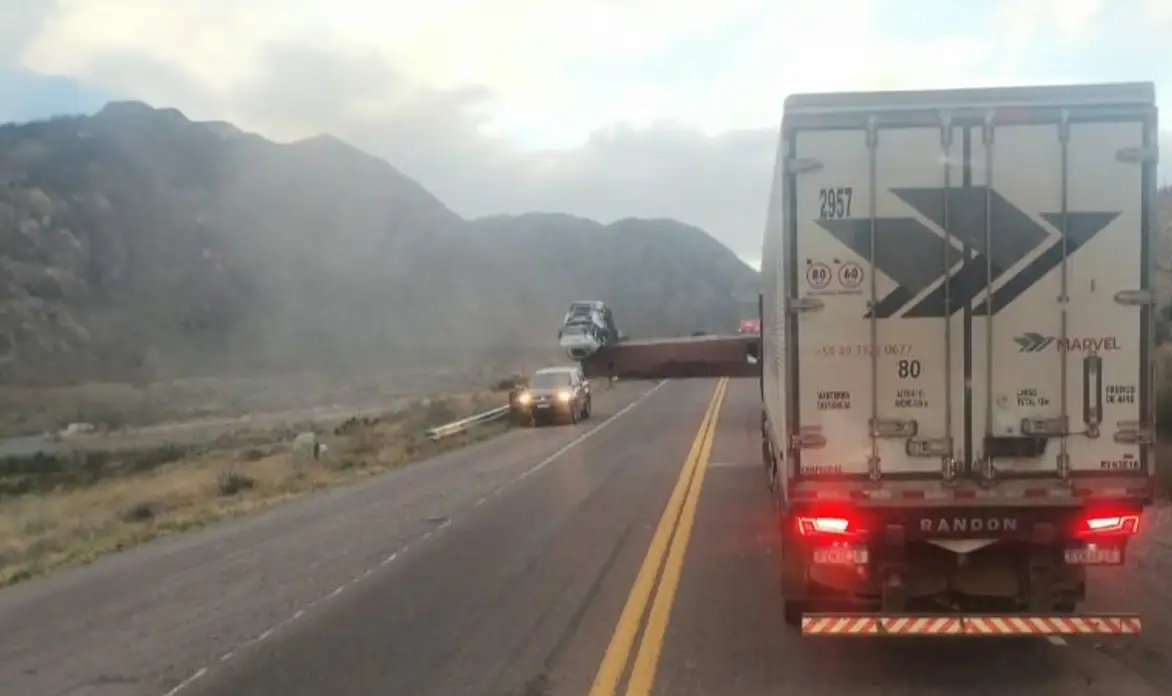 La ruta 7 continúa con el tránsito restringido este miércoles a la altura de Potrerillos.