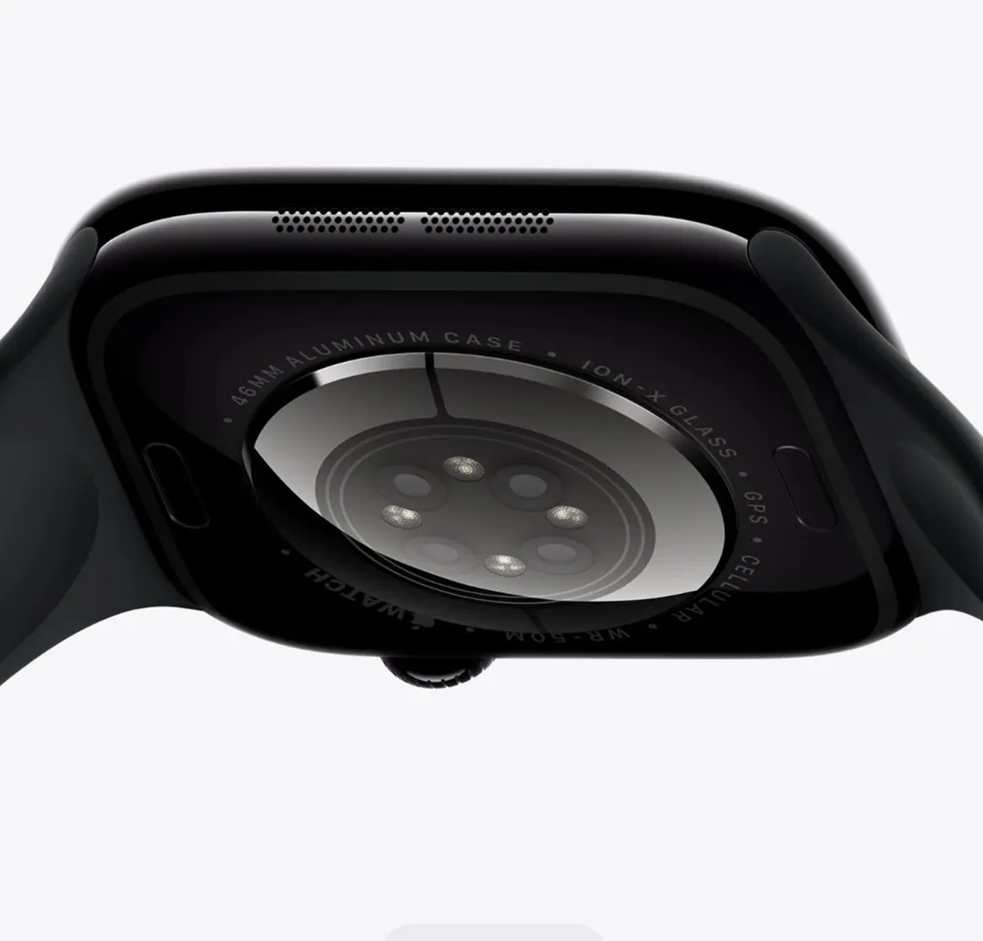 Los sensores del Apple Watch Series 12 permiten obtener mediciones más frecuentes de frecuencia cardíaca y variabilidad.