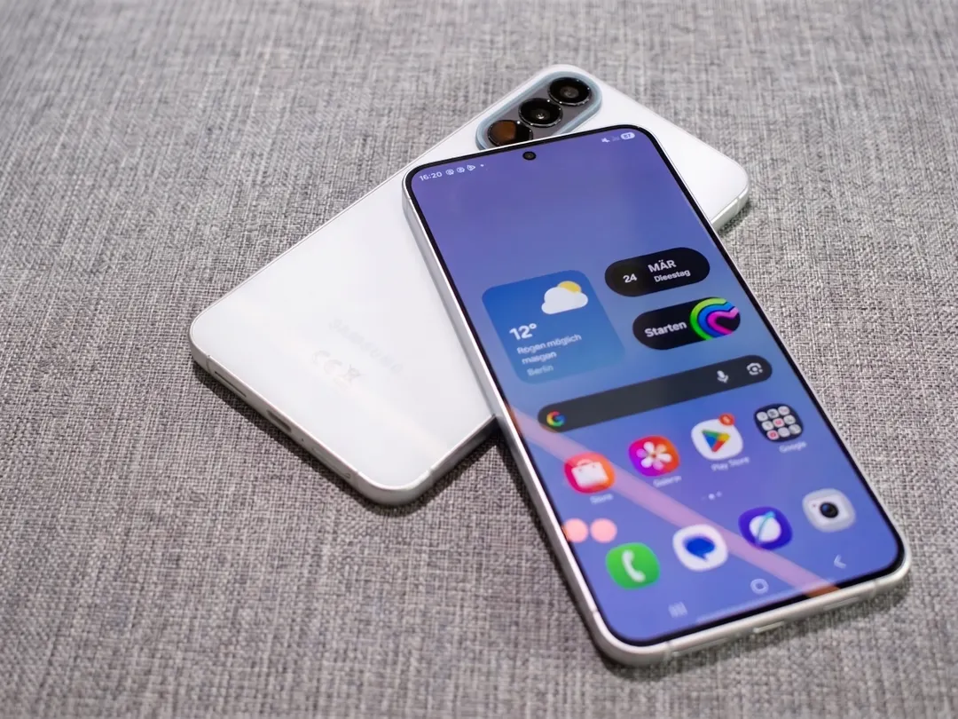 El Samsung Galaxy A57 ofrece resistencia al agua con certificación IP68 y una batería de larga duración.