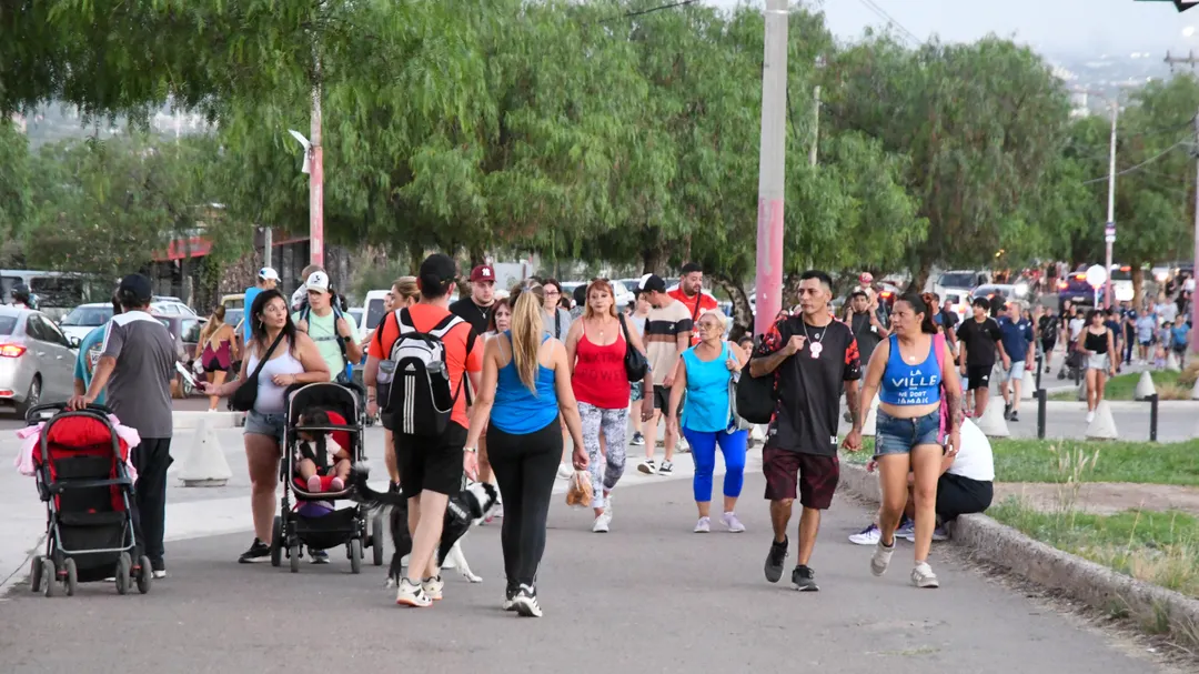 Los fieles a la Virgen peregrinaron durante todo el día hacia el santuaria en El Challao.