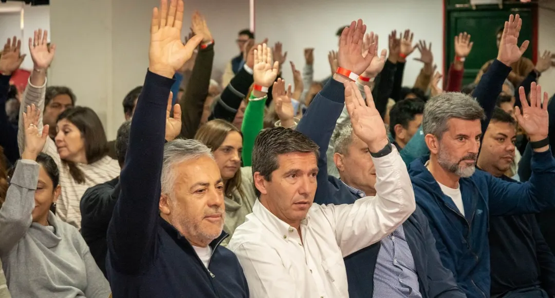 Congreso partidario de la UCR. Alfredo Cornejo y Andrés Lombardi