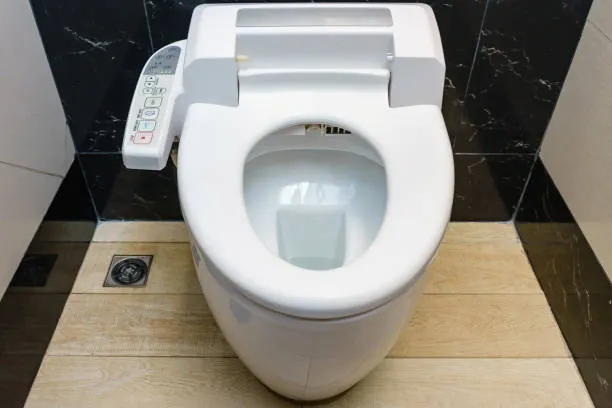 El inodoro inteligente reemplazaría al papel higiénico en el baño.