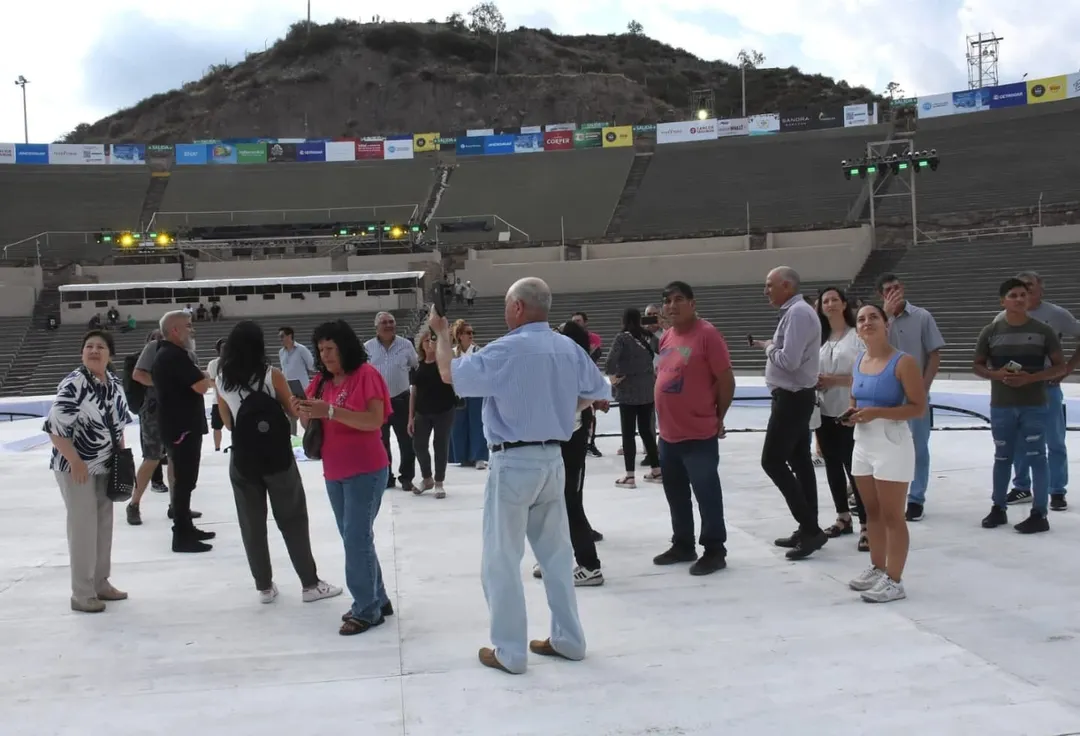 El homenaje reúne a trabajadores de la viña de distintos departamentos y les regala una experiencia inolvidable en el Teatro Griego Frank Romero Day.