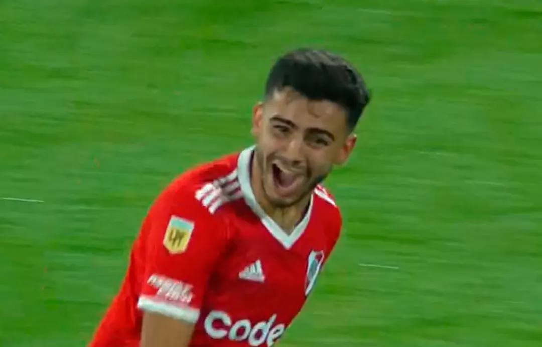 Santiago Simón es seguido de cerca por el Elche.