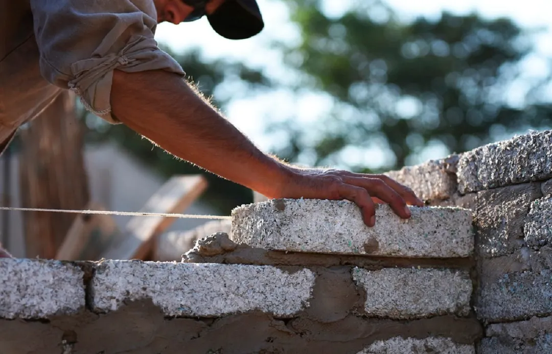 La vícima relato que en 2022 junto a su pareja decidieron iniciar el proyecto para tener su propia vivienda.