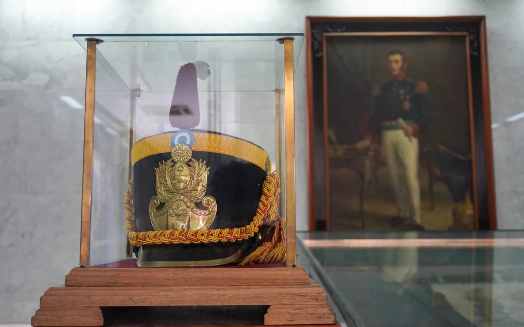La bandera del Ejército de los Andes y otros emblemas históricos se preservan en un espacio clave del centro mendocino.