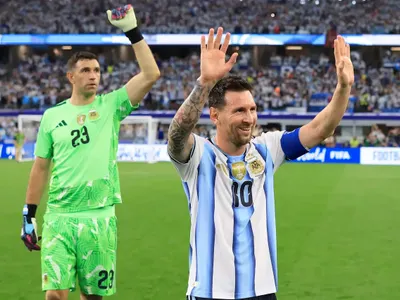 El Dibu Martínez "eligió" a su candidato para heredar la 10 de Messi en la Selección argentina
