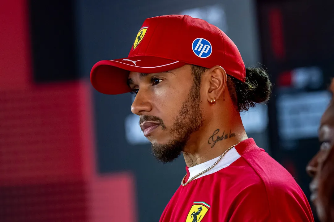 Hamilton habló sobre la polémica por los motores de Mercedes.