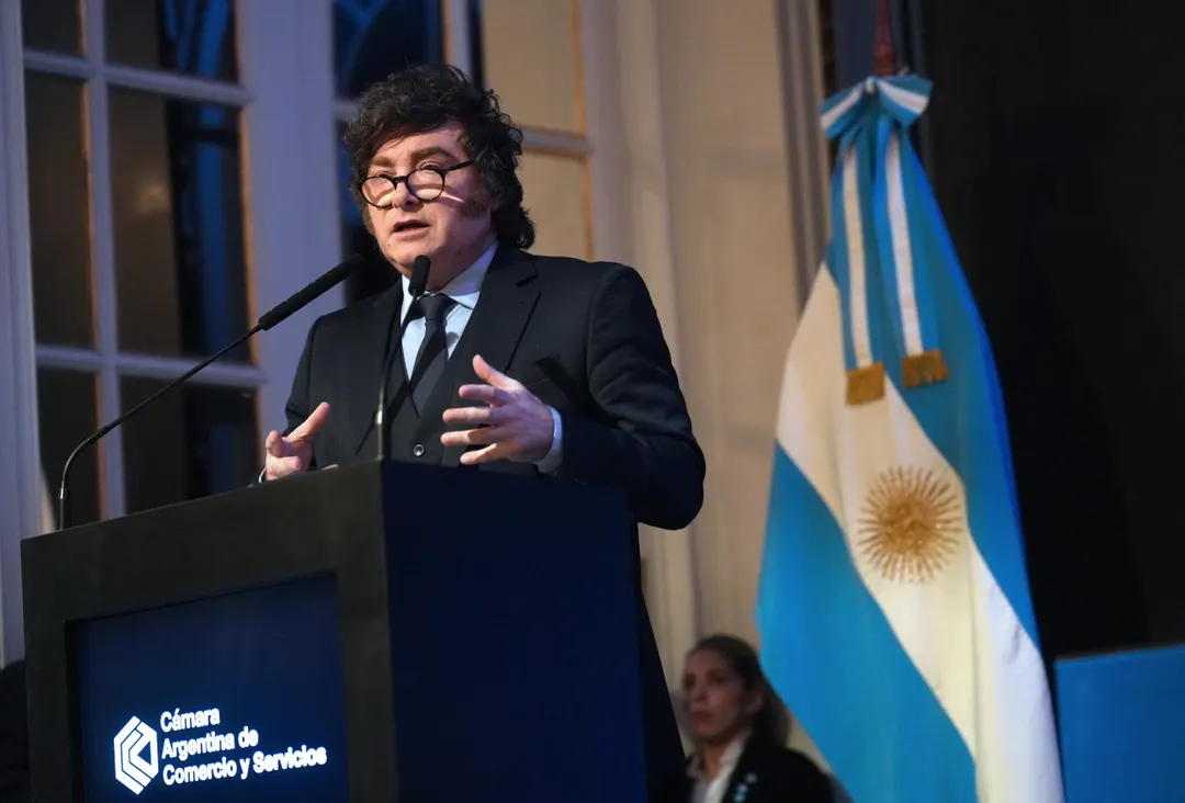 Javier Milei viaja a Francia