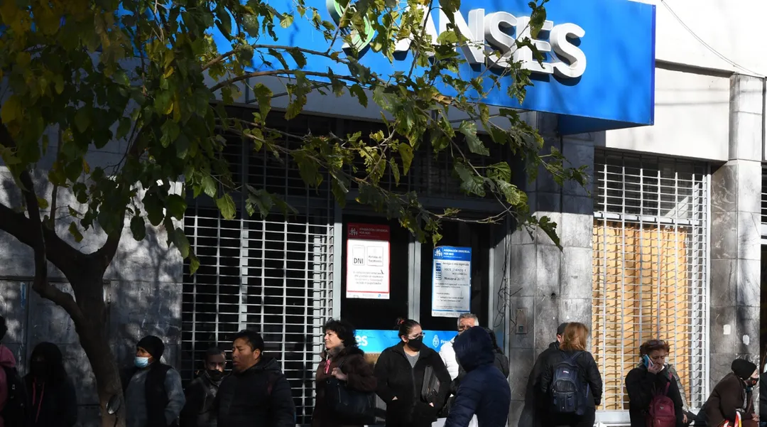 El cronograma de pagos de junio unificará el cobro de la AUH con el nuevo monto de la Tarjeta Alimentar.