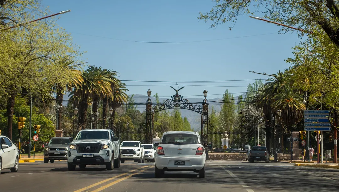 La jornada alcanzará los 29°, con ráfagas en Malargüe y la precordillera.  