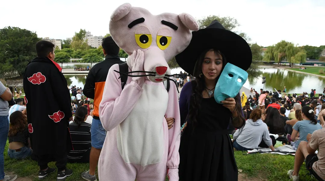 Tarde picnic y disfraces de la cultura otaku en el Parque Central. 