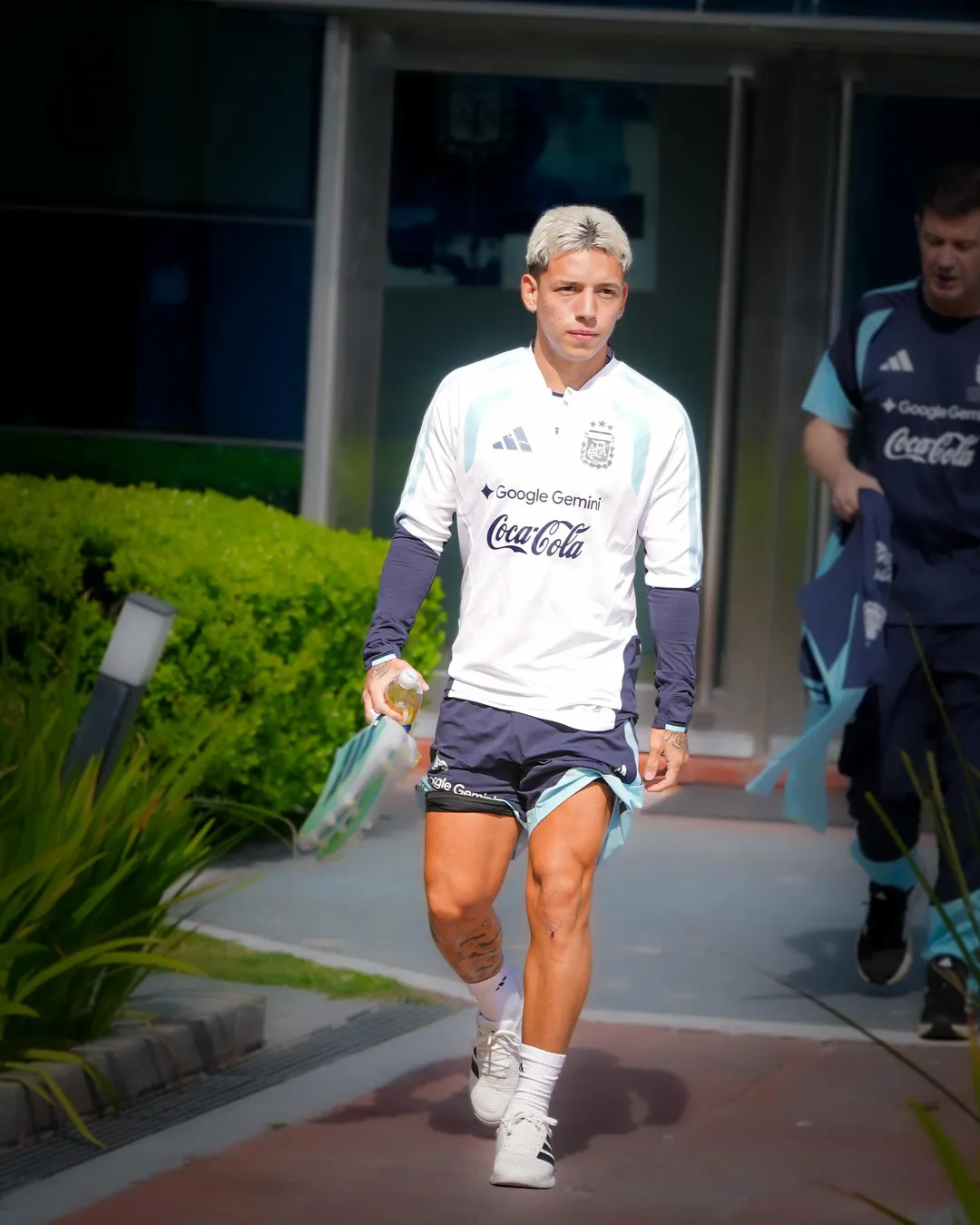 Gianlucca Prestianni será titular ante Bolivia.