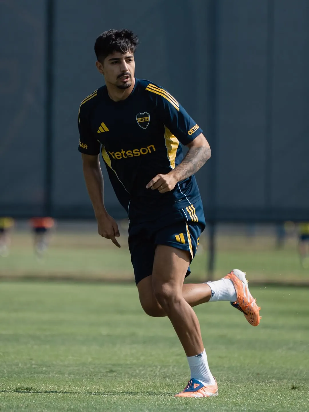 Williams Alarcón reemplazaría a Milton Delgado en la mitad de la cancha.